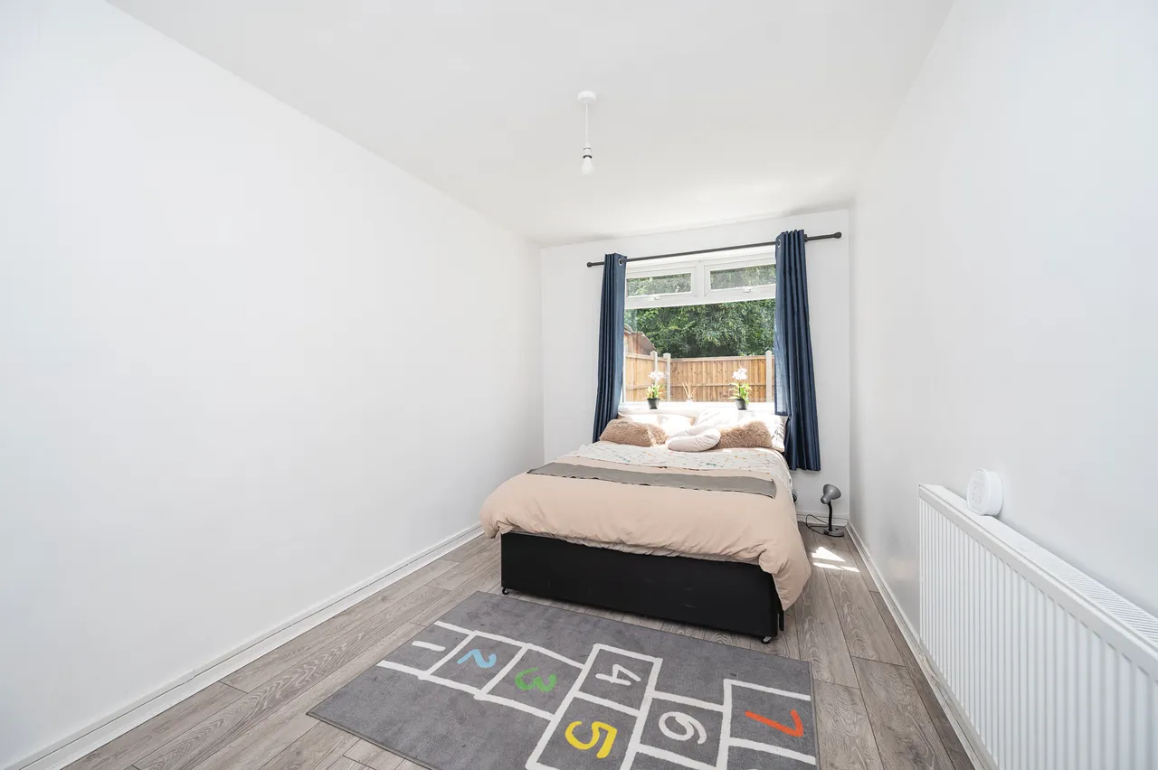 25 Butfield House, Stevens Avenue, London, photo 3