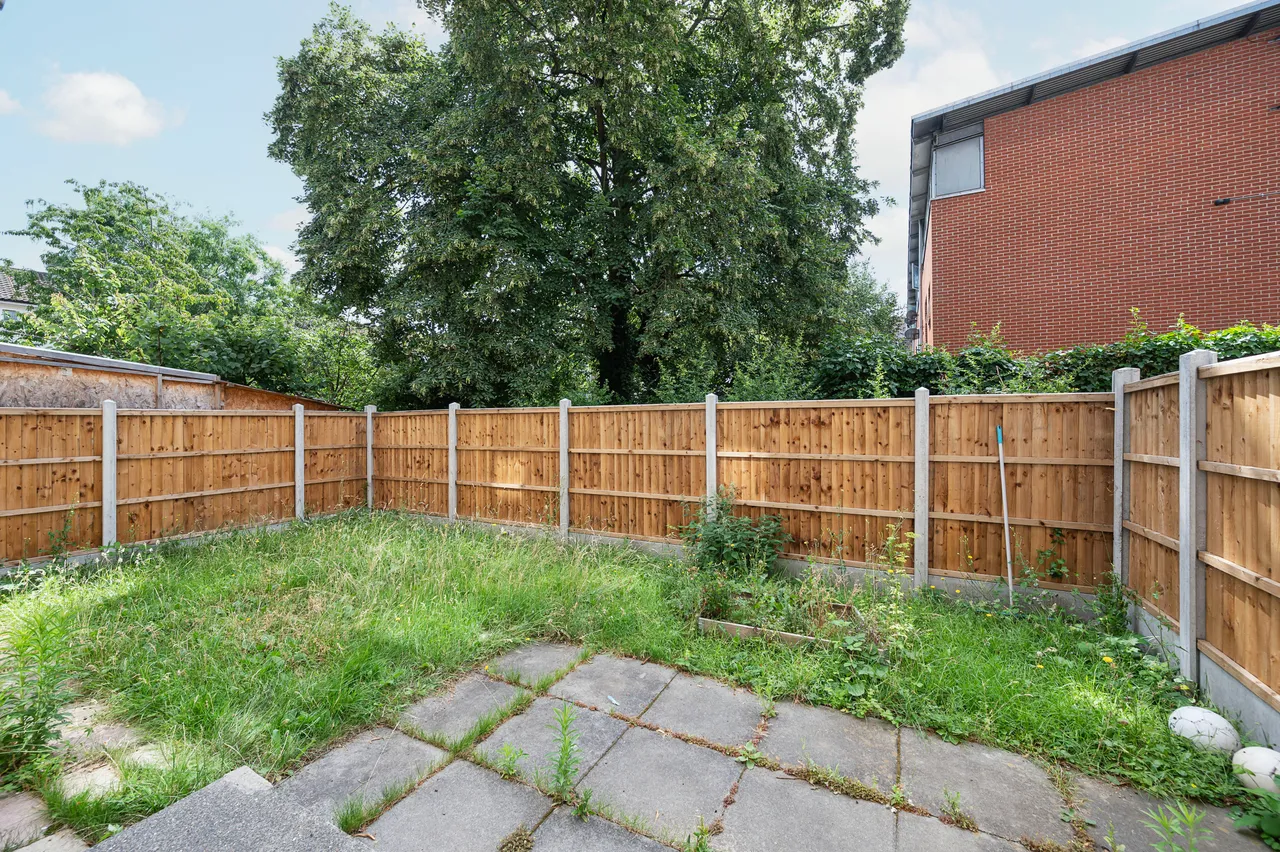 25 Butfield House, Stevens Avenue, London, photo 10