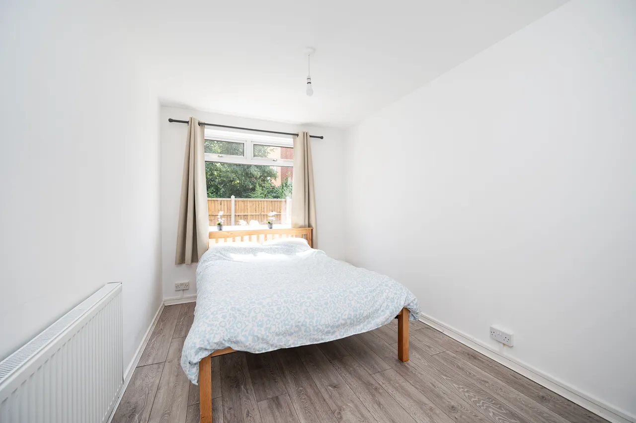 25 Butfield House, Stevens Avenue, London, photo 6