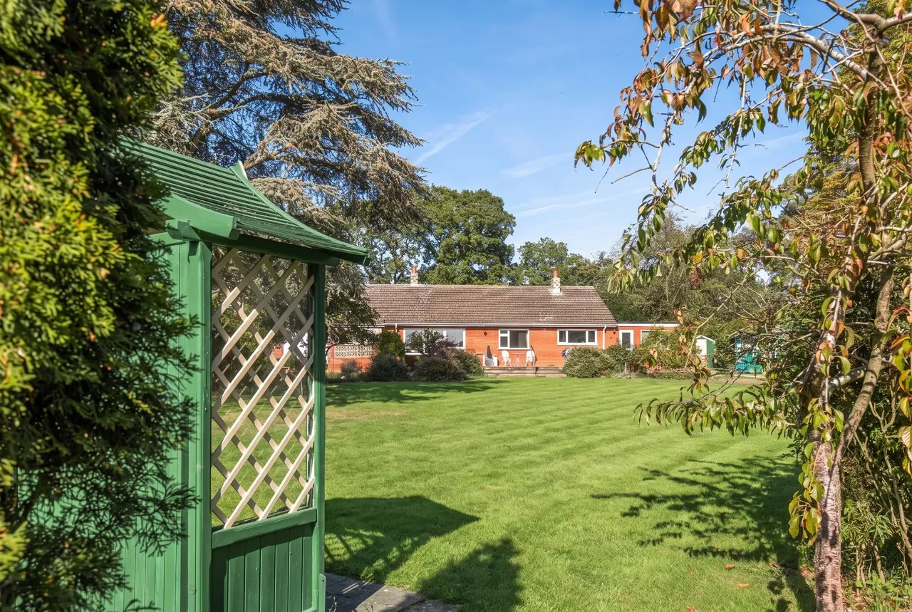 Detached Bungalow in Beetley with, photo 11