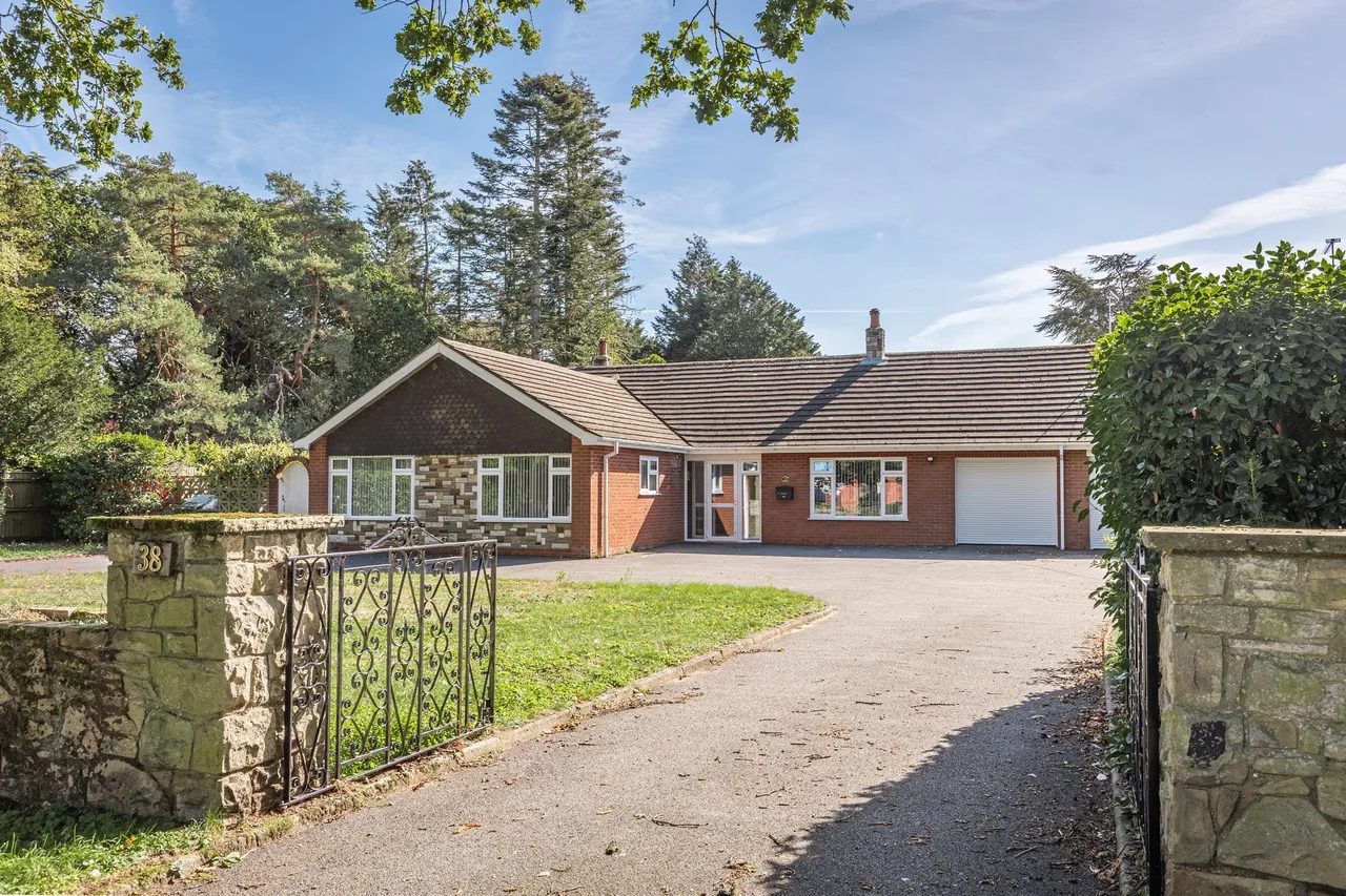 Detached Bungalow in Beetley with, photo 12