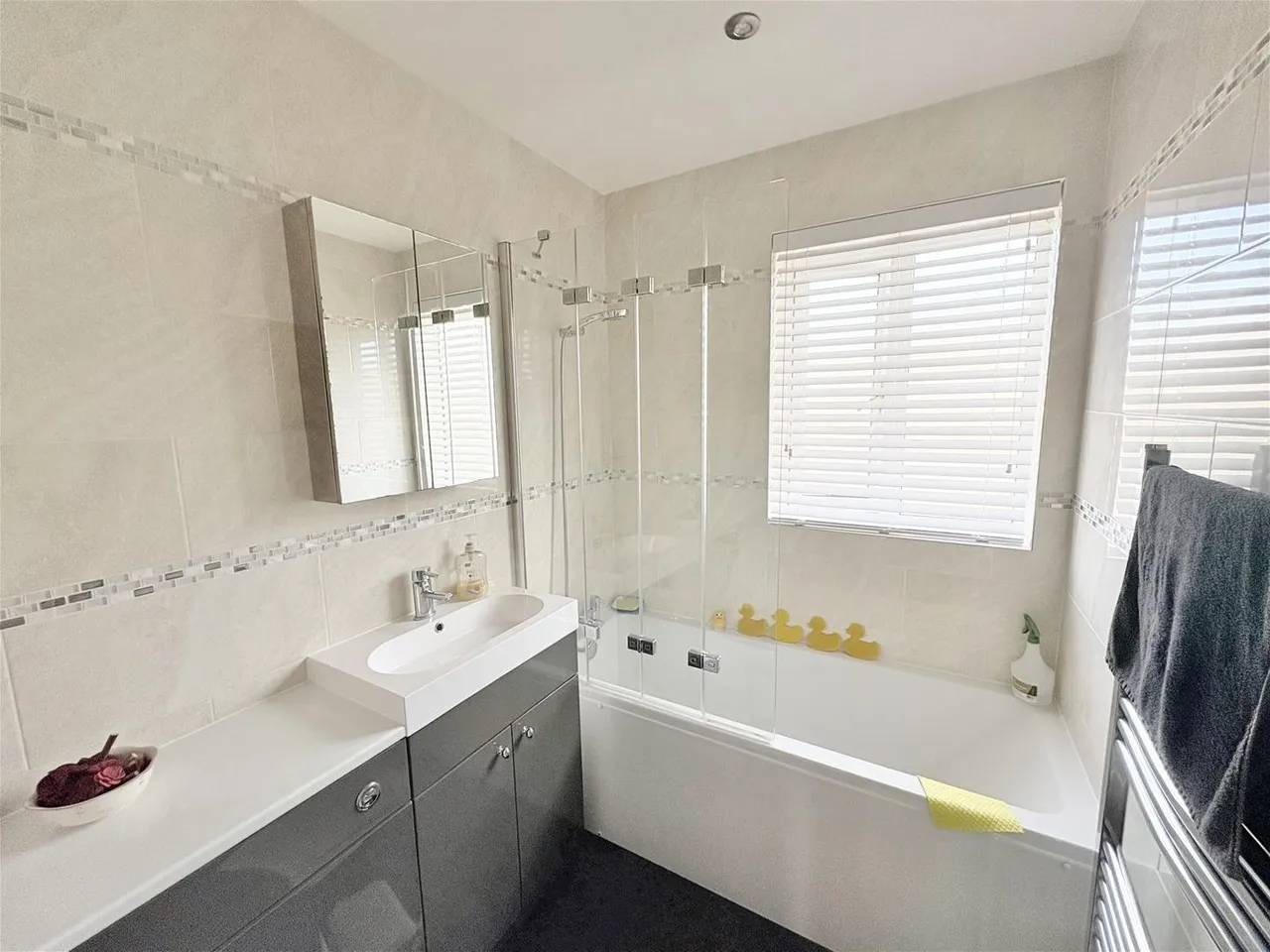 Darwin Close, Lee-On-The-Solent, Lee-On-The-Solent, photo 4