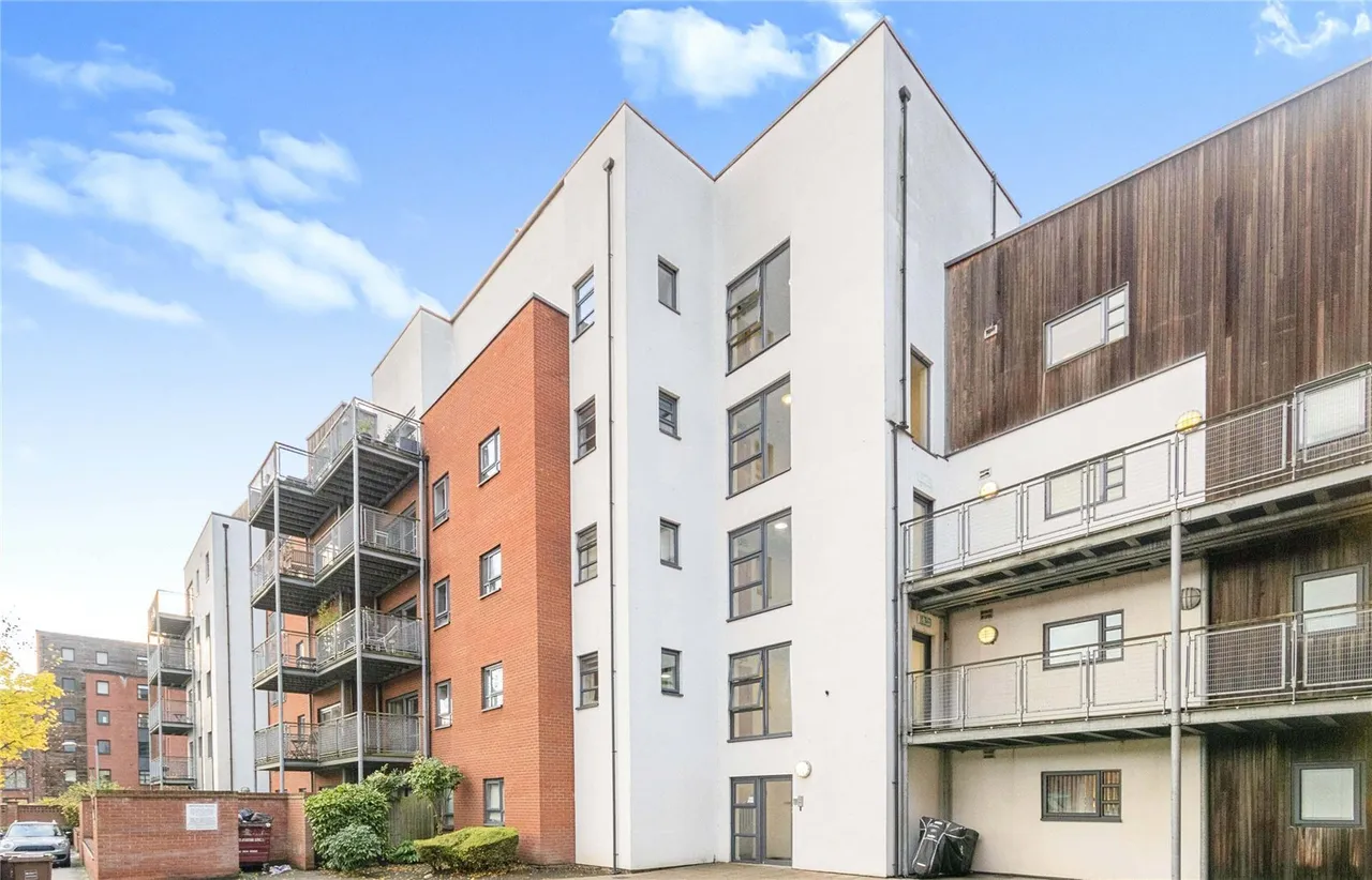 2 bed flat for sale, Montmano Drive, West Didsbury, M20