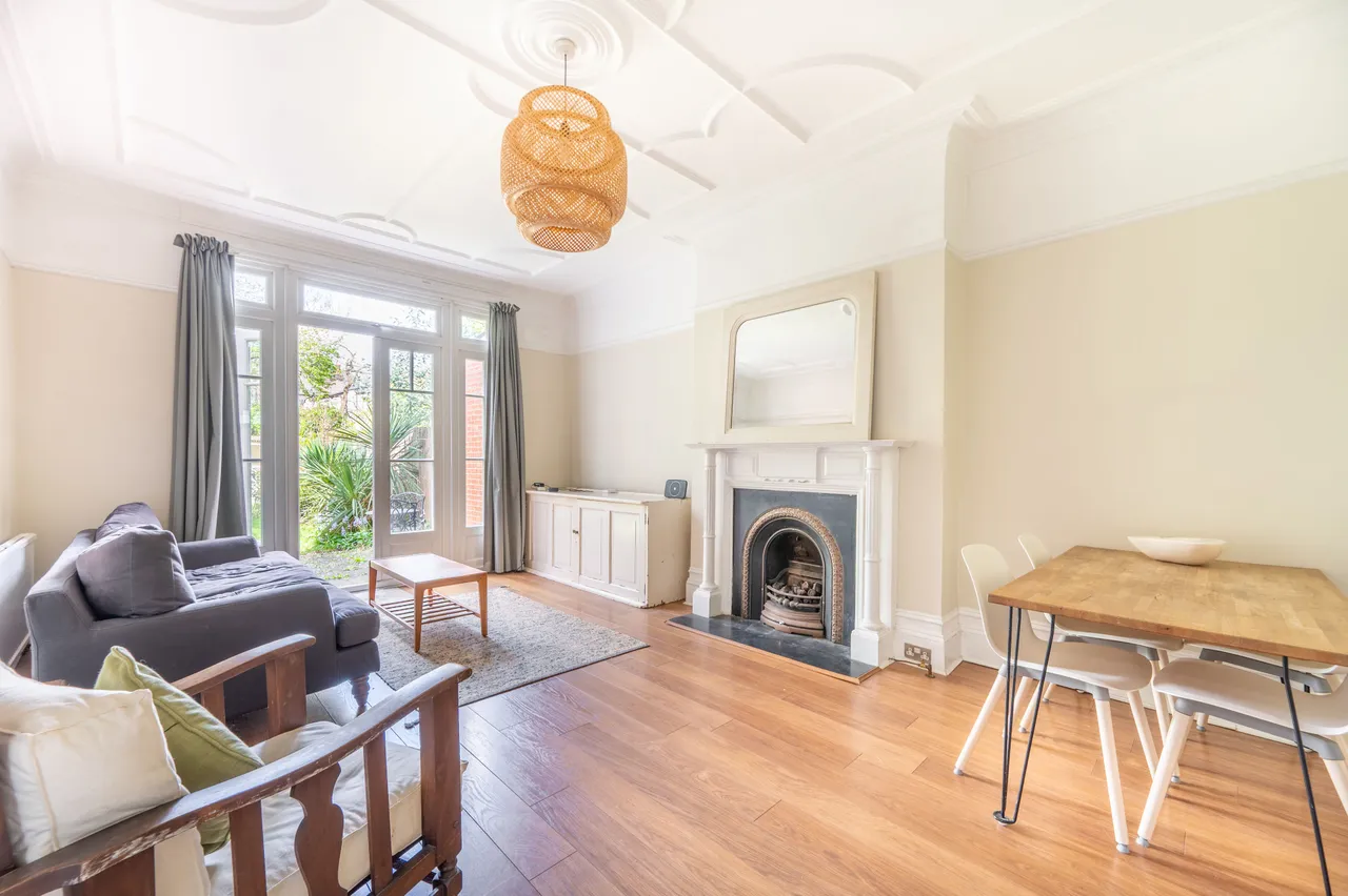 2 bed flat for sale, London, NW2