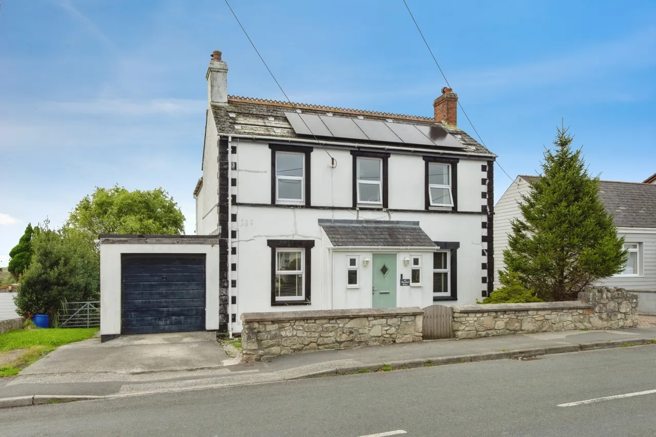 4 bed house for sale, Trethosa Road, St. Stephen, PL26