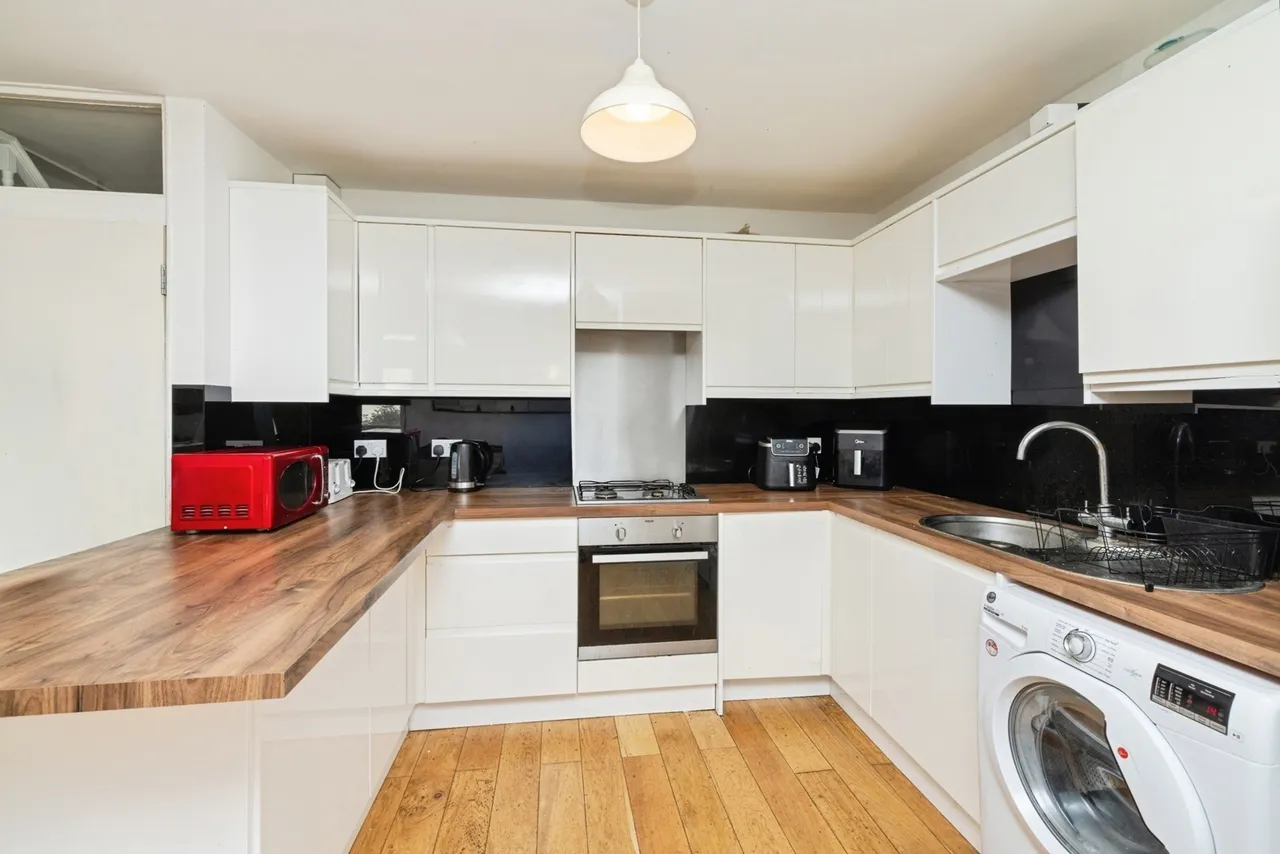 4 bed flat for sale — Cedars Road, London, SW4