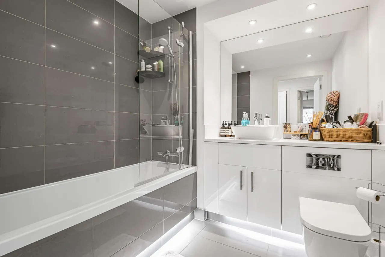 Pembroke Road, Ruislip, HA4, photo 6