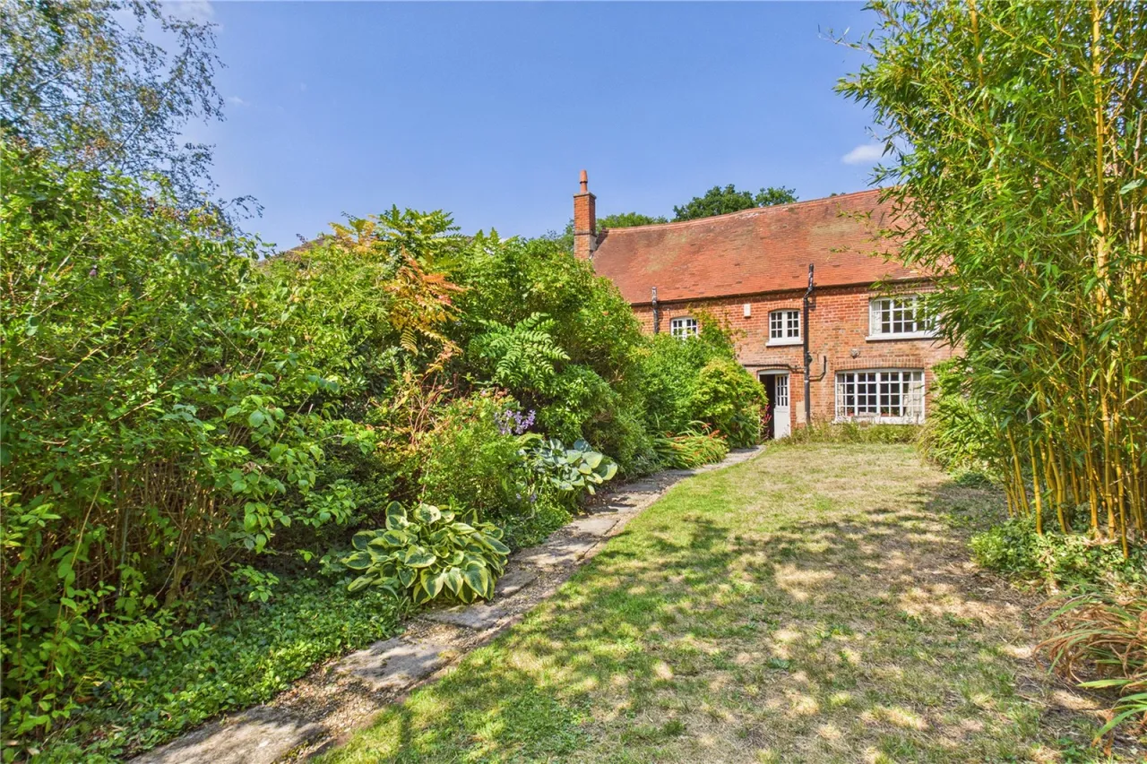 3 bed house for sale, Reading Road, Padworth Common, RG7