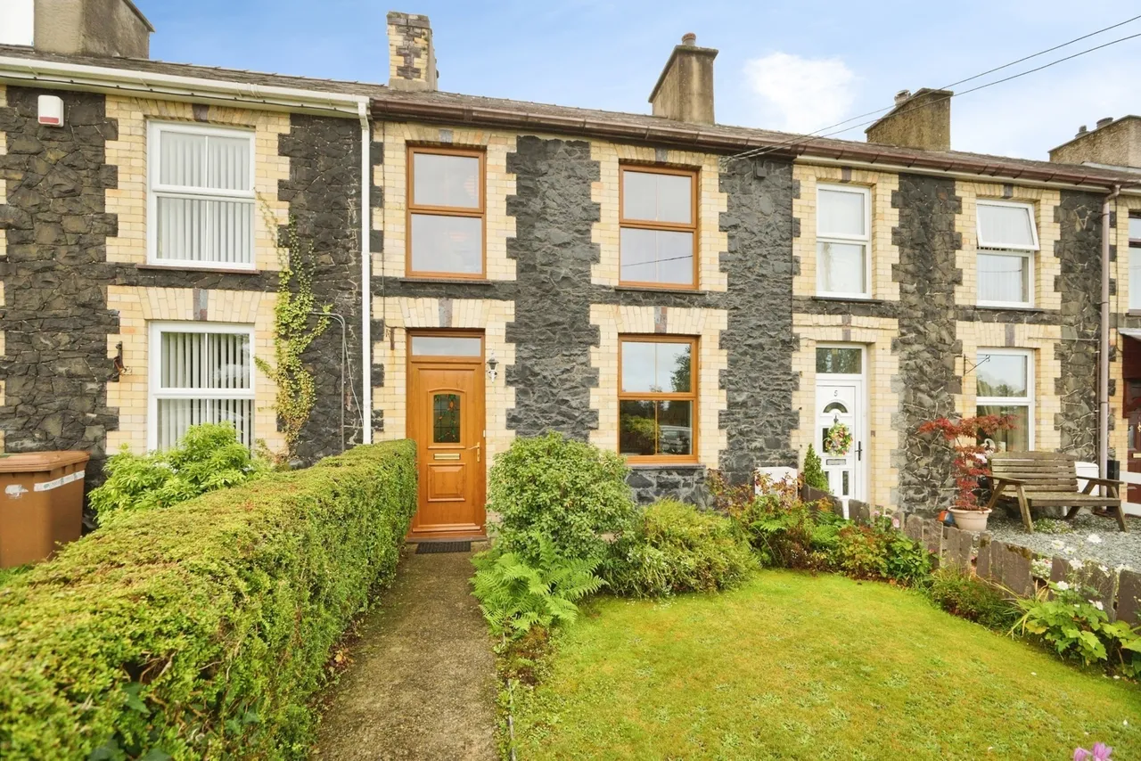 3 bed house for sale, Groeslon, Caernarfon, LL54