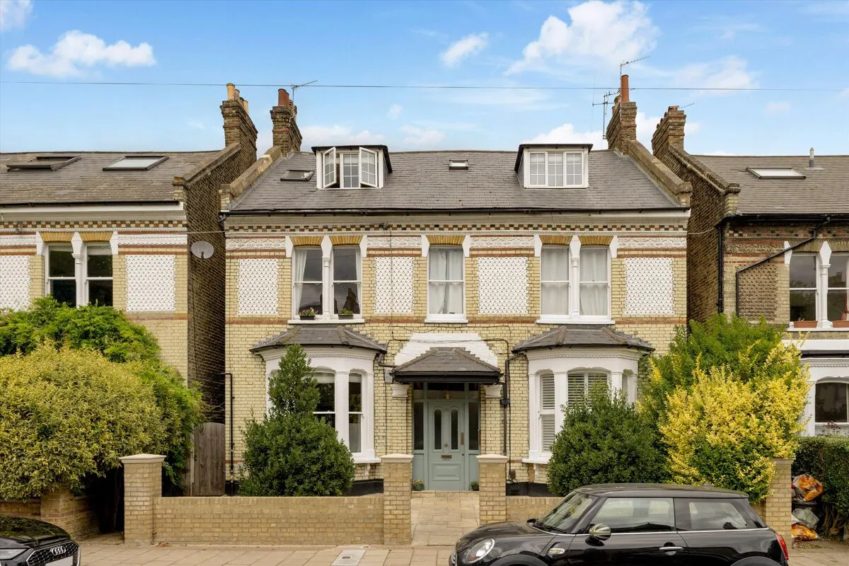 2 bed flat for sale, Balham Park Road, London, SW12