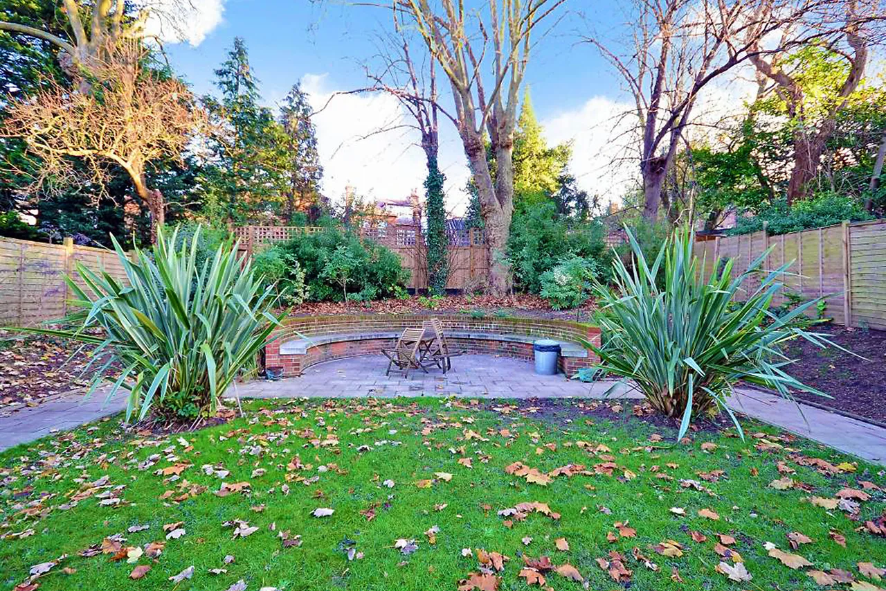 Finchley Road, Hampstead, NW3, photo 2