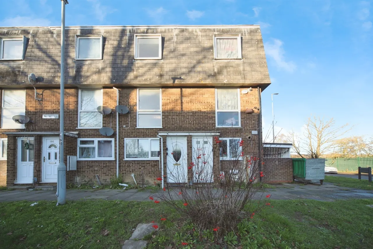 2 bed flat for sale, Copenhagen Close, Luton, LU3