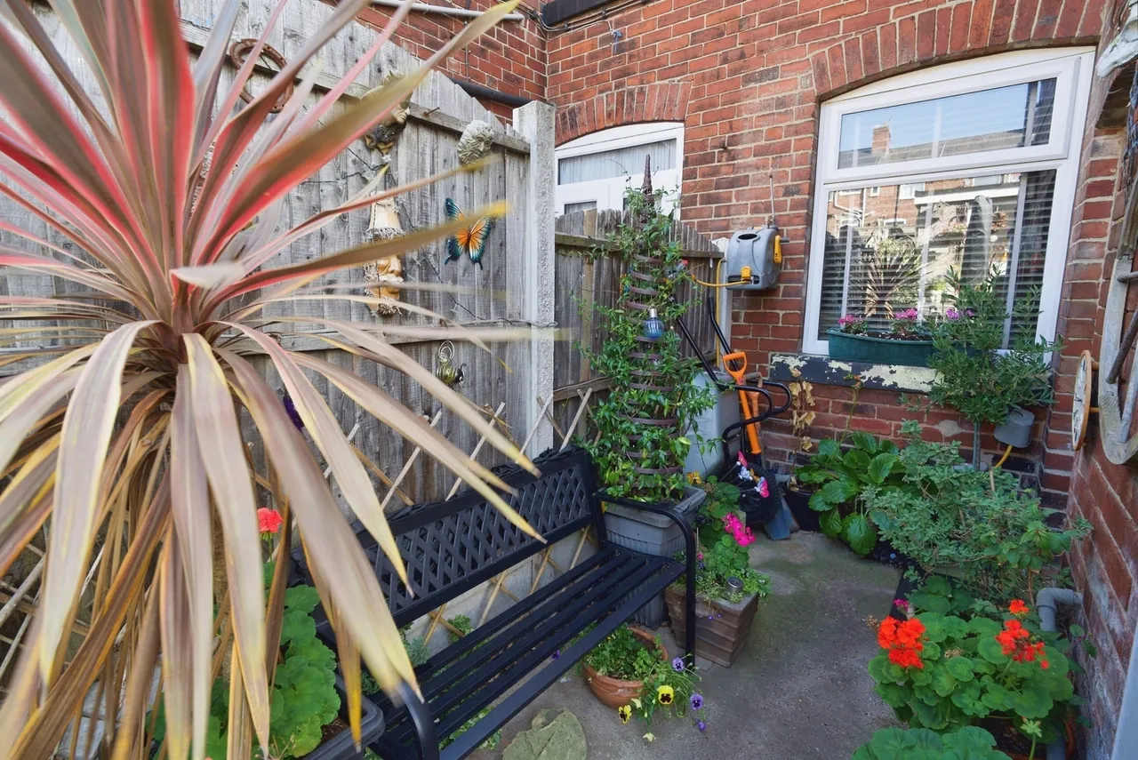 Saville Street, Cudworth, S72, photo 12