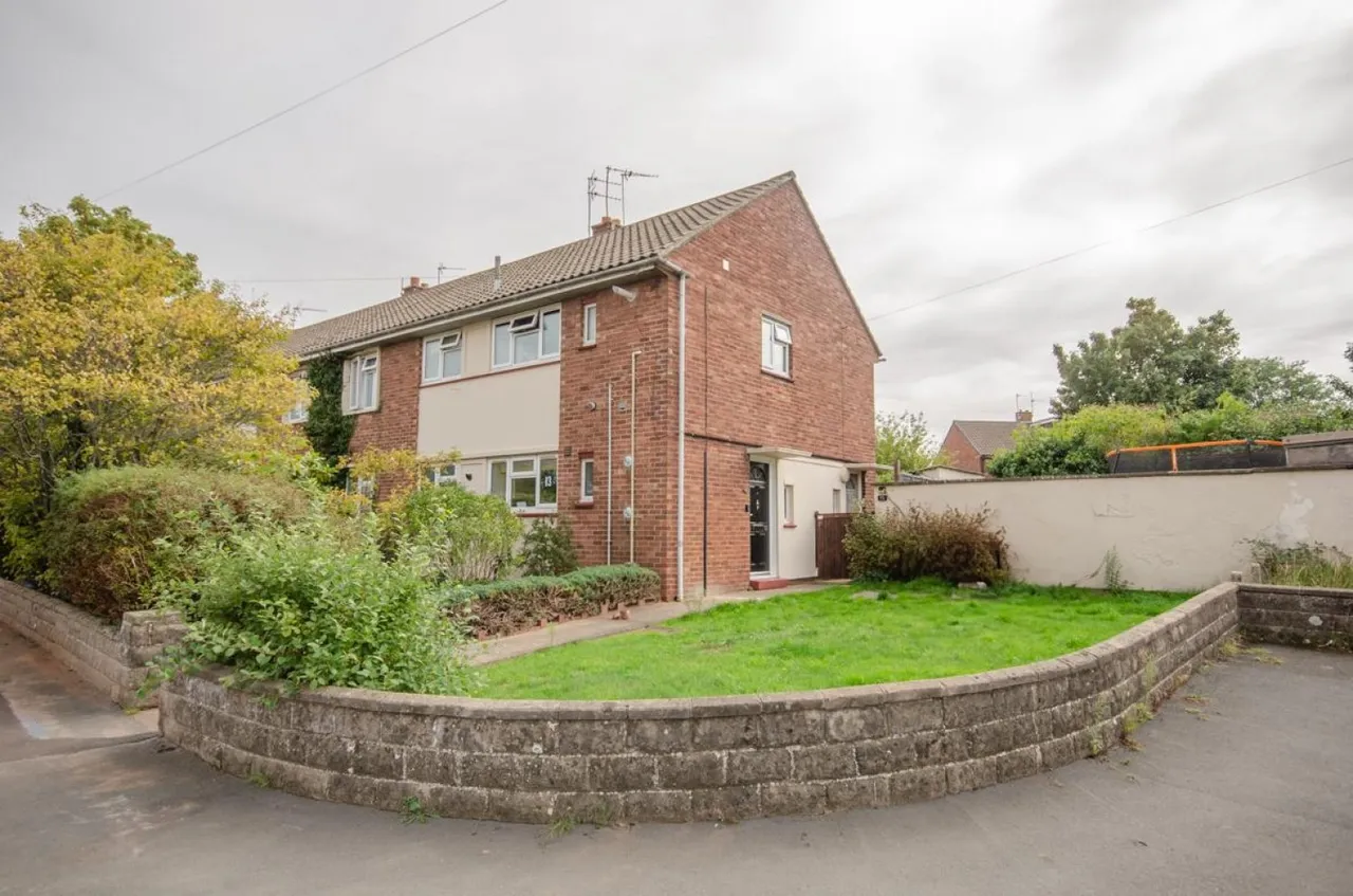 2 bed flat for sale, The Meads, Downend, BS16