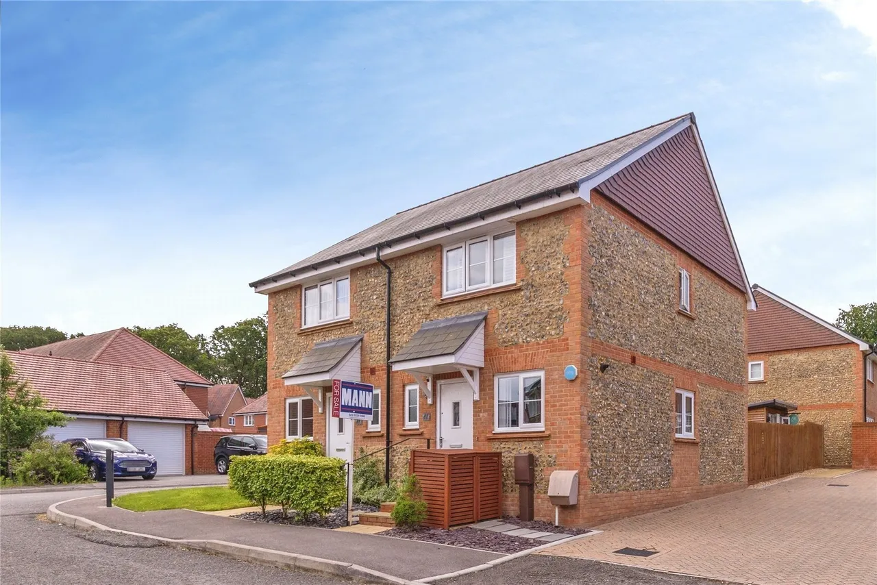 2 bed house for sale, Clements Grove, Waterlooville, PO8