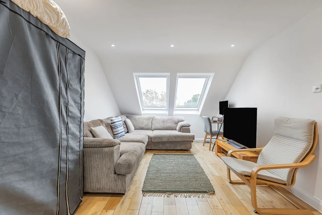Stanwell Road, Ashf, photo 8