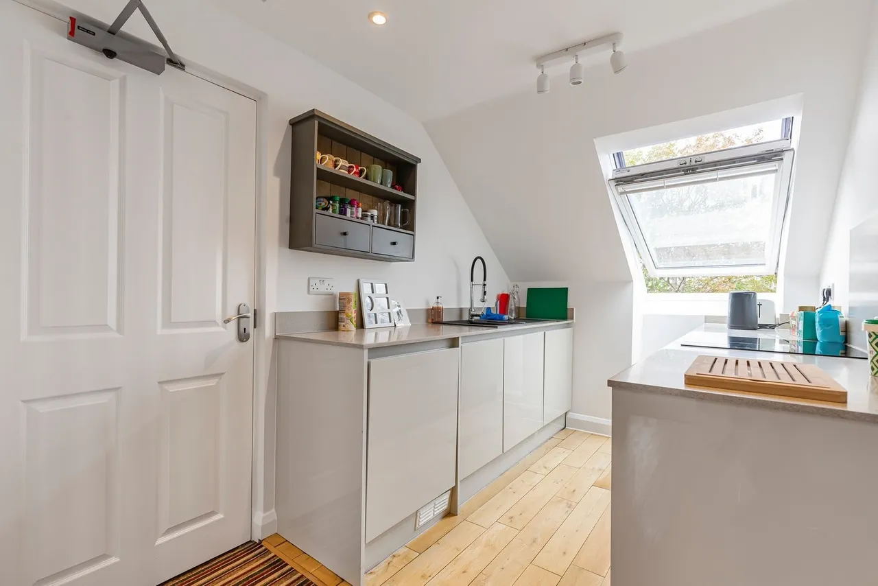 Stanwell Road, Ashf, photo 4