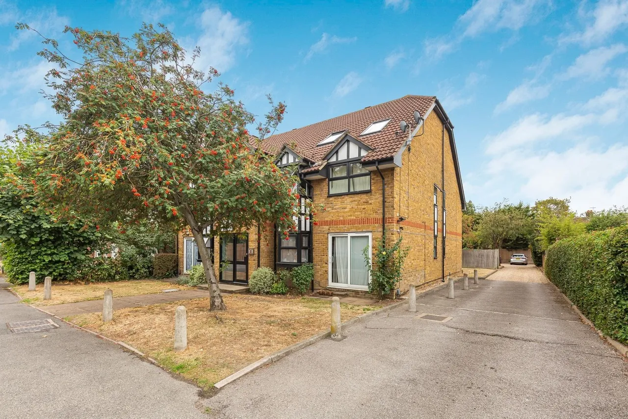 Stanwell Road, Ashf, photo 16