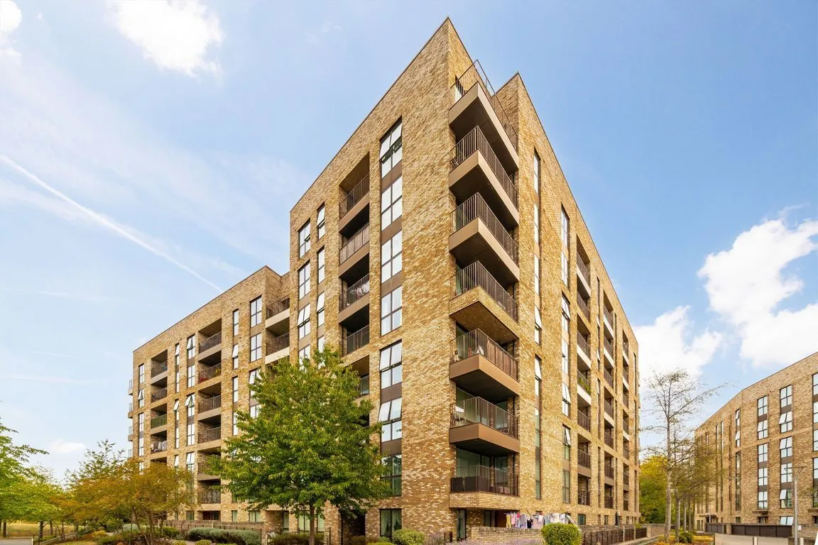 2 bed property for sale, Lakeside Drive, NW10