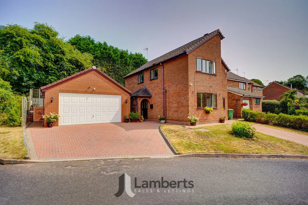 4 bed house for sale — 7 Erwood Close, Redditch