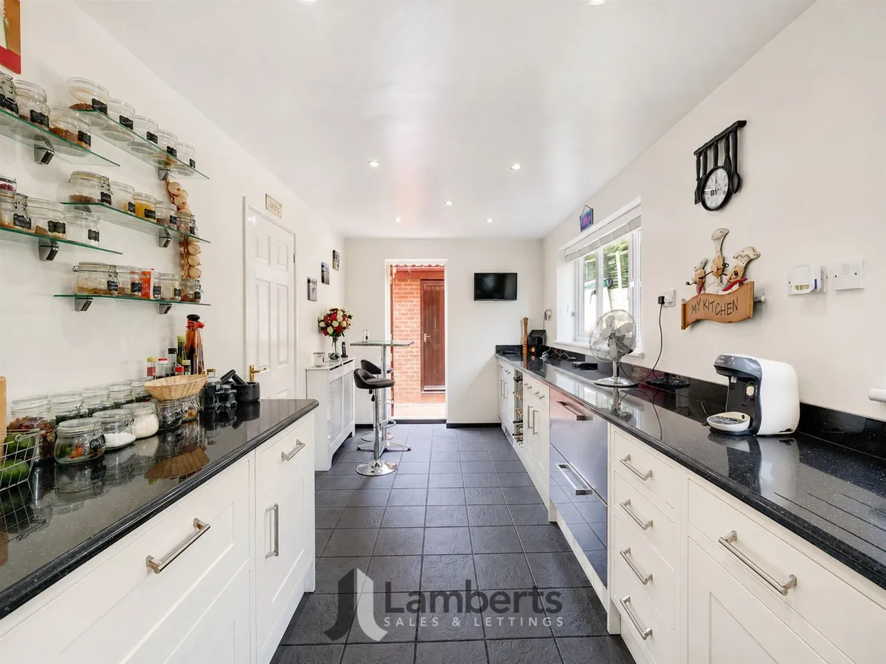 7 Erwood Close, Redditch, photo 11
