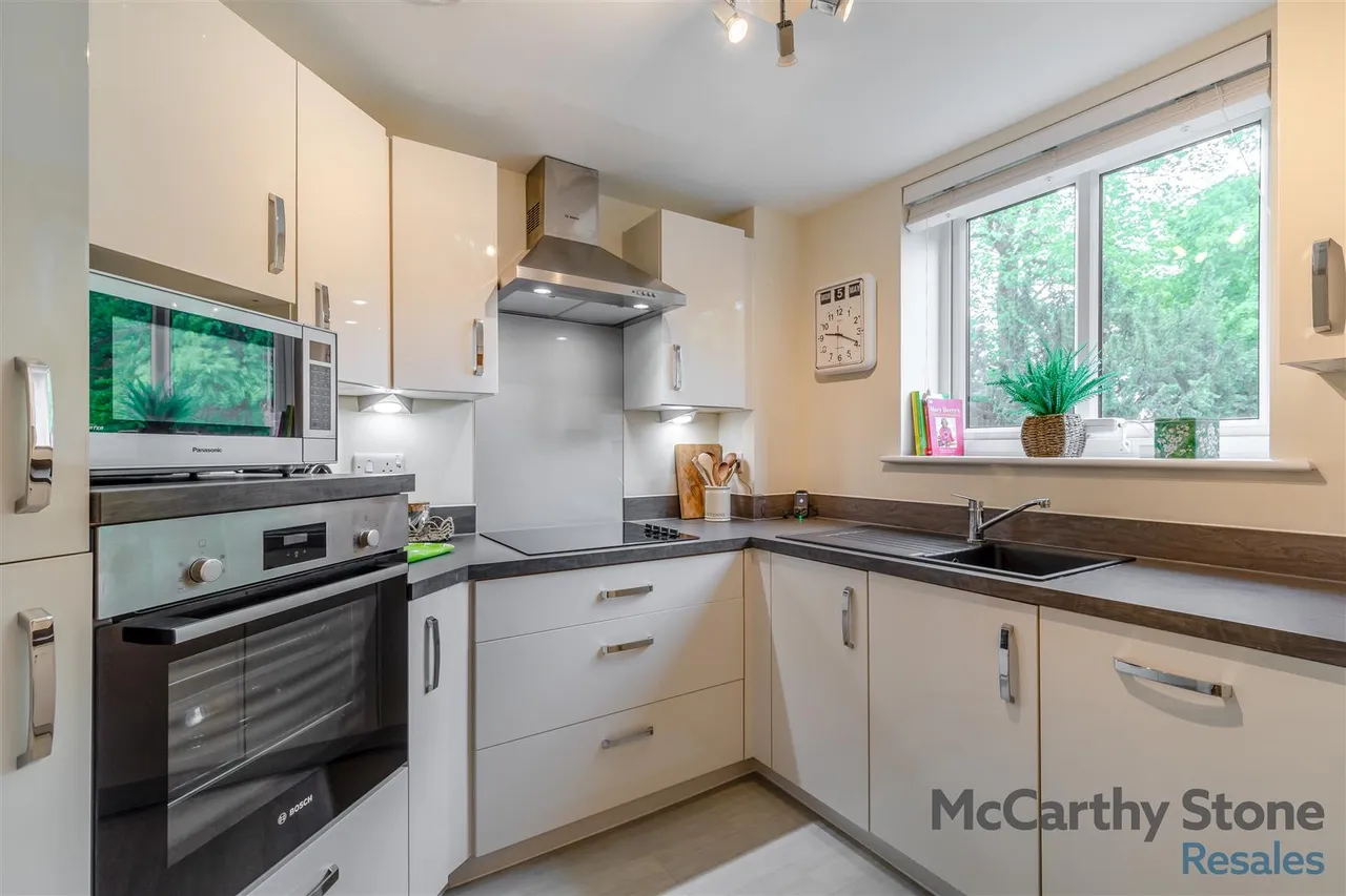 Burlington Gardens, Leyland, PR25, photo 7