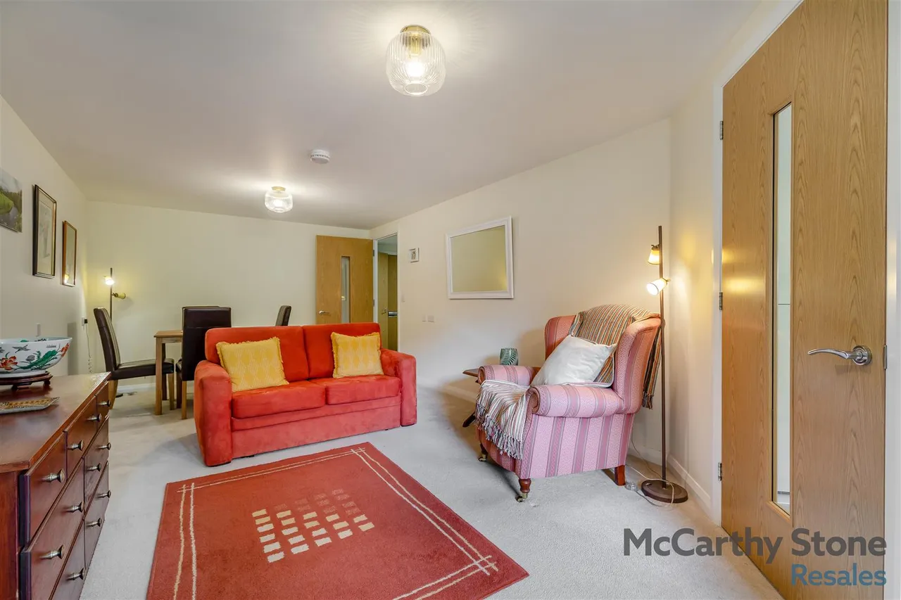 Burlington Gardens, Leyland, PR25, photo 6