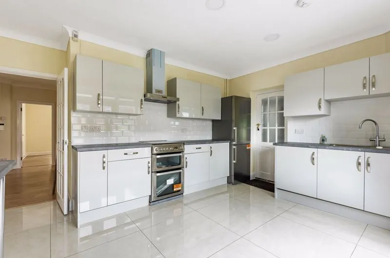Box Ridge Avenue, Purley CR8 3AR, photo 3