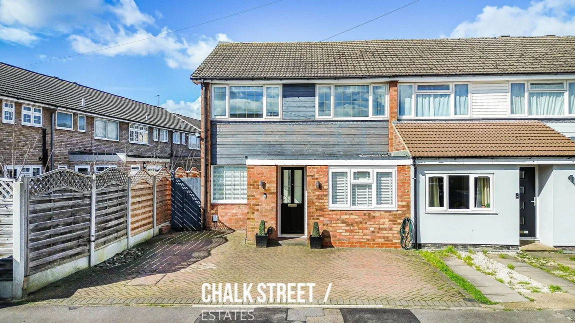 3 bed house for sale — Detling Close, Hornchurch, RM12 5RU
