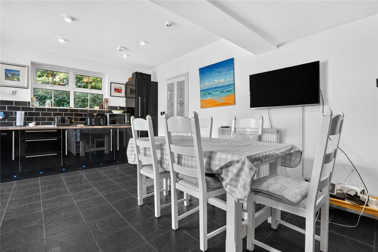 Chobham Road, Knaphill, GU21, photo 8