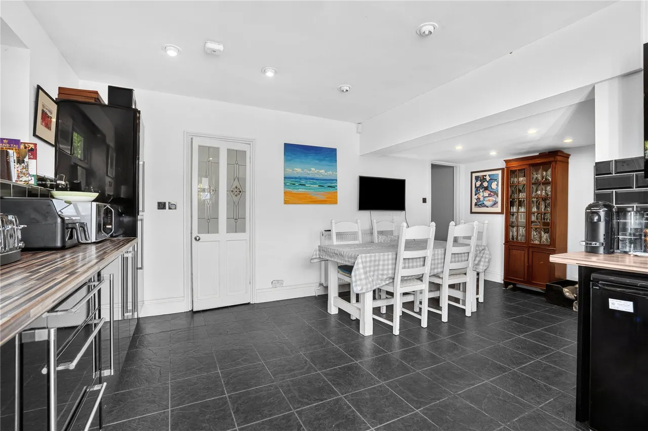 Chobham Road, Knaphill, GU21, photo 7
