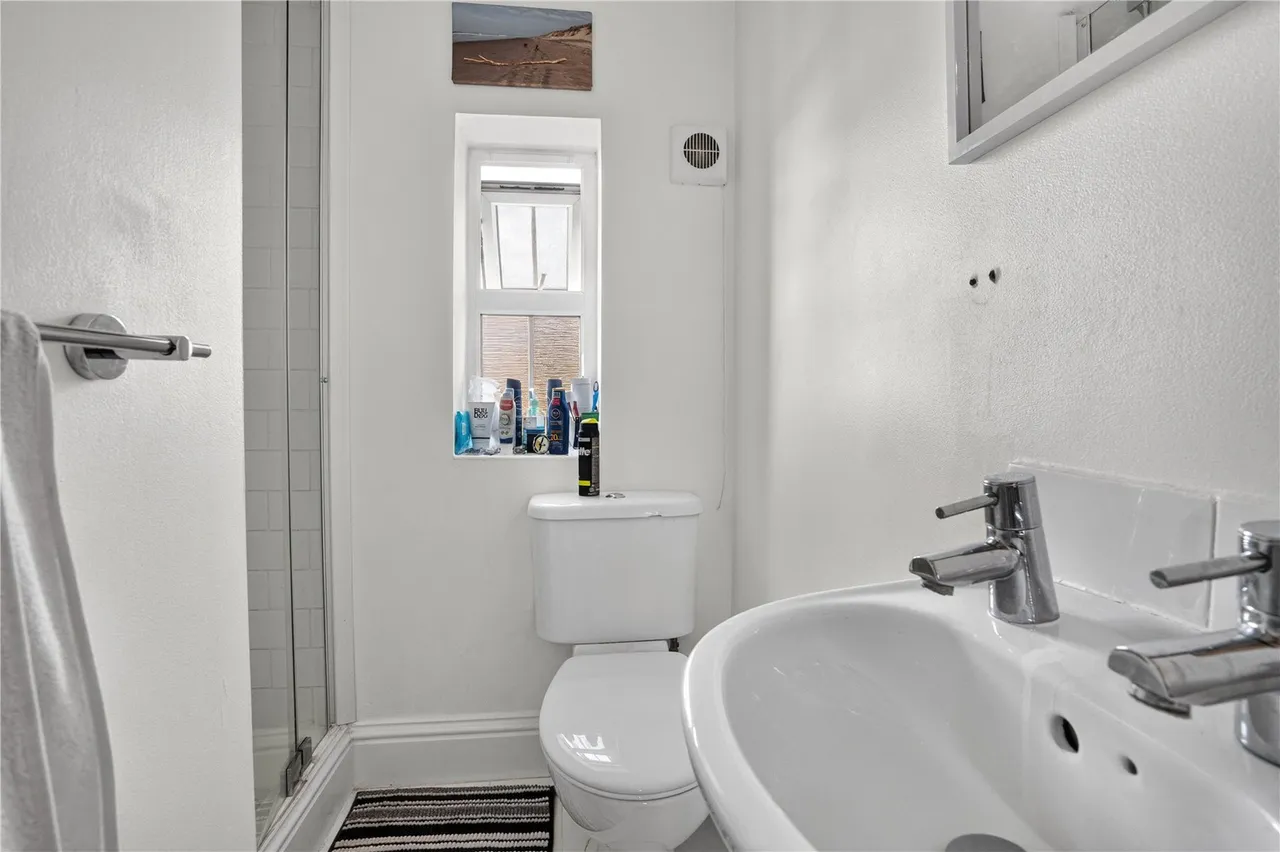 Chobham Road, Knaphill, GU21, photo 15