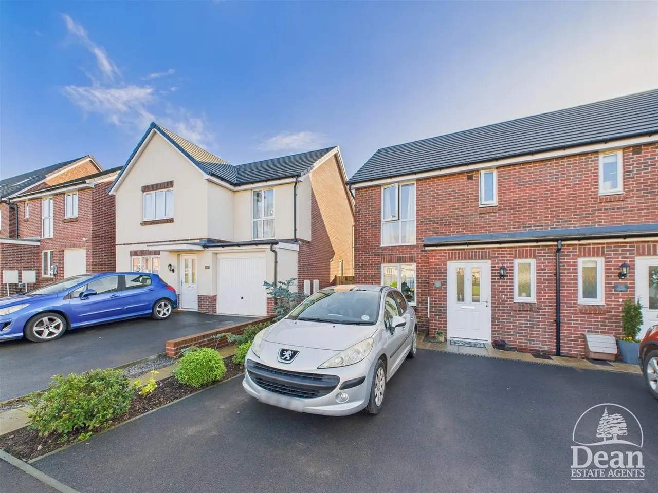 3 bed house for sale — Kingfisher Drive, Lydney