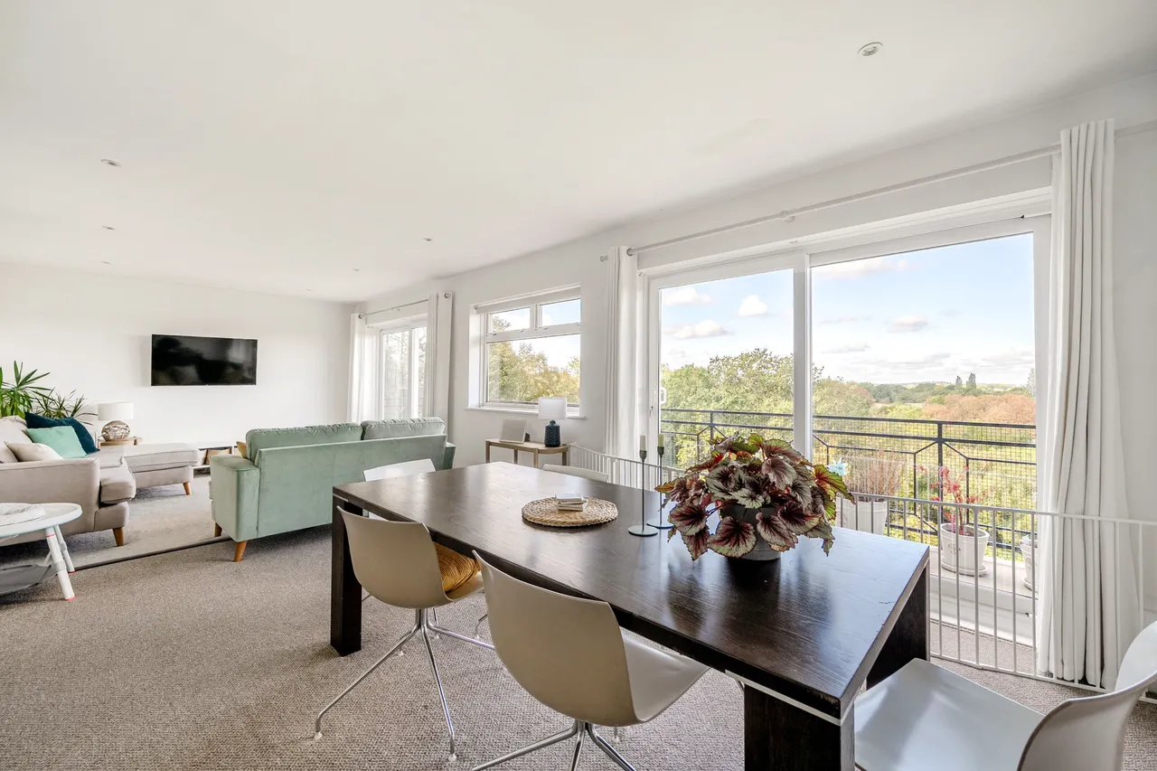 Oatlands Drive, Weybridge, KT13, photo 3