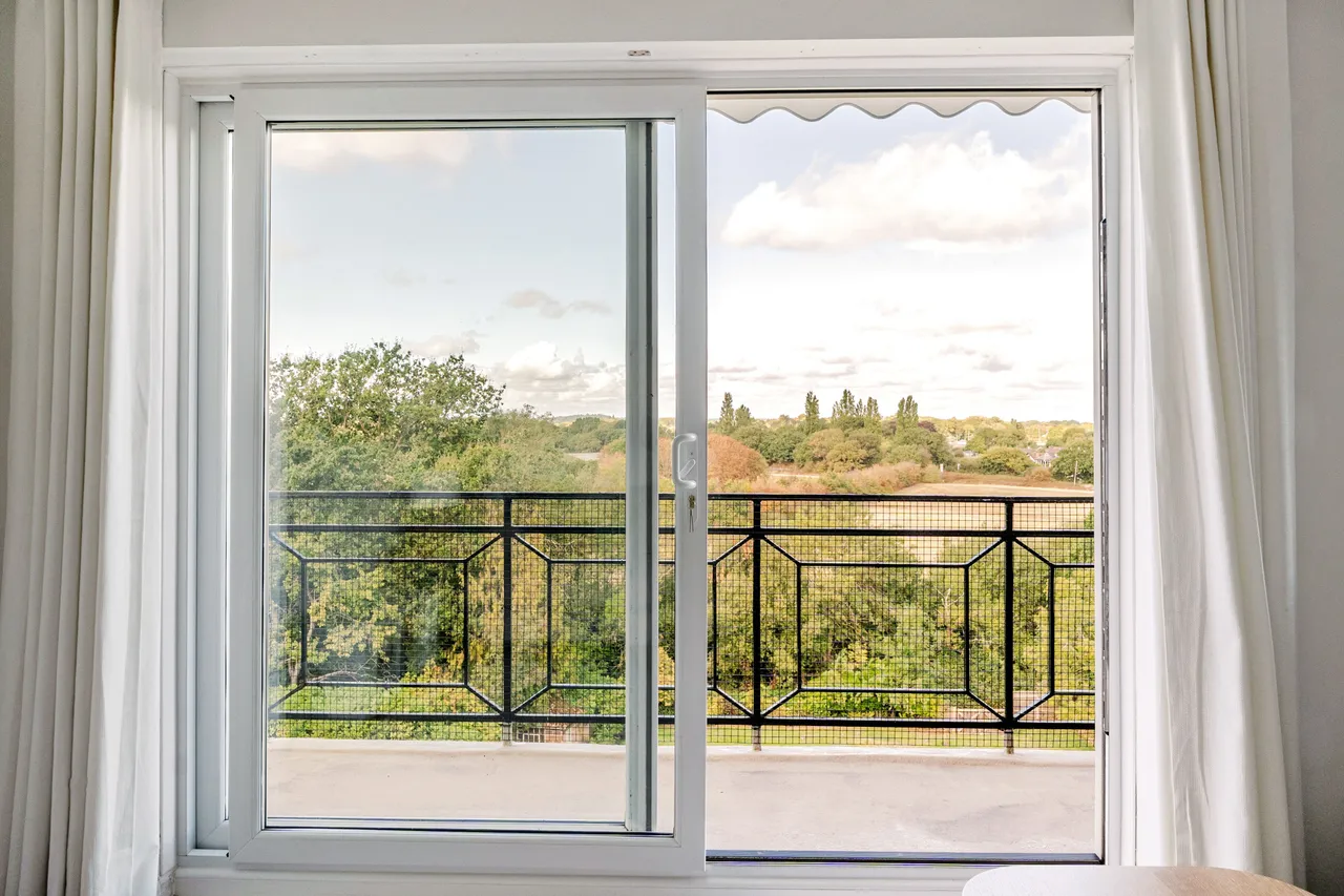 Oatlands Drive, Weybridge, KT13, photo 6