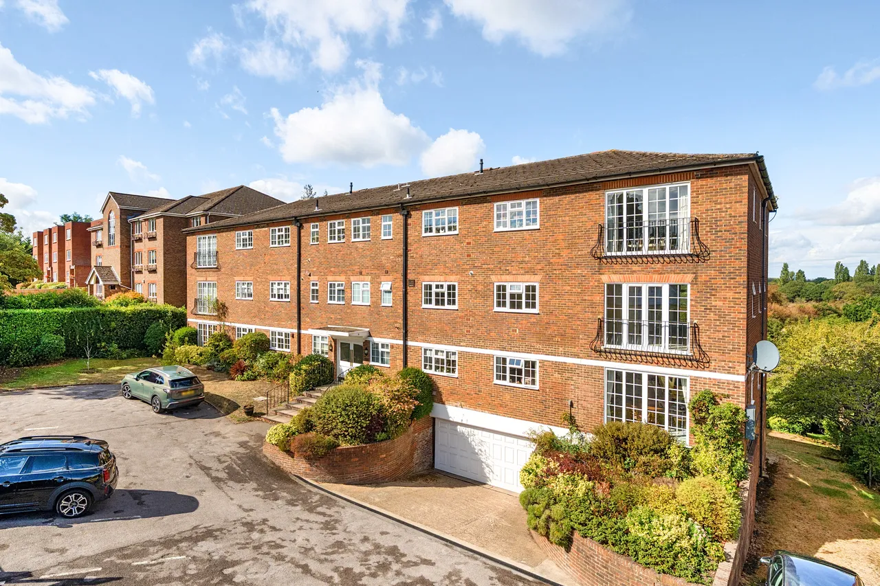 2 bed flat for sale — Oatlands Drive, Weybridge, KT13