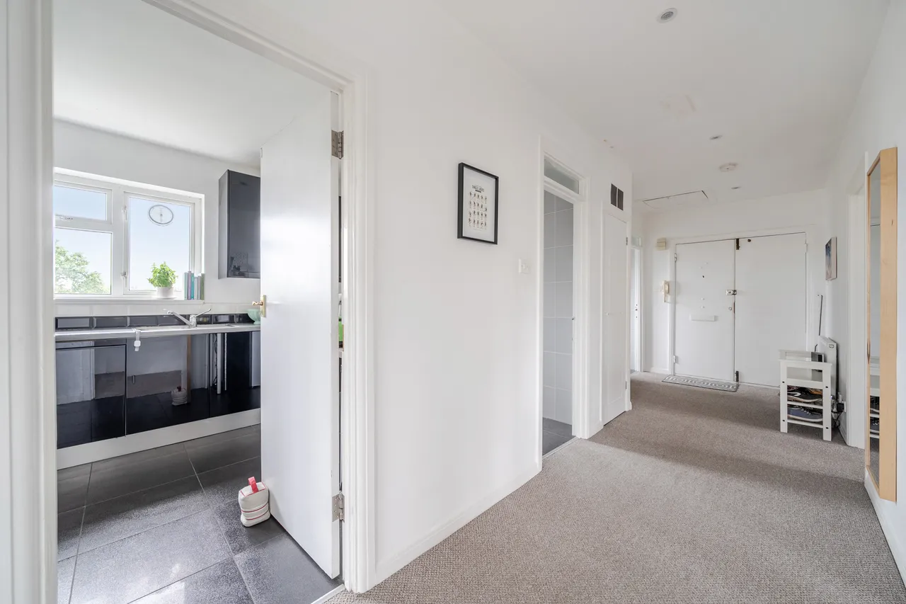 Oatlands Drive, Weybridge, KT13, photo 11