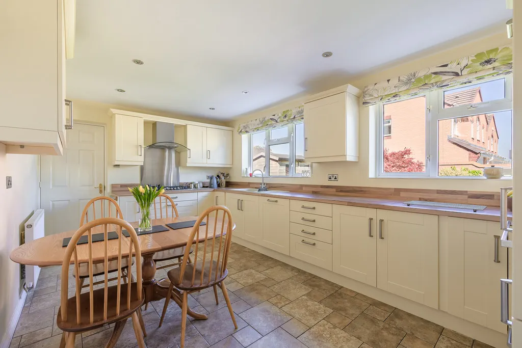 Deer Park Drive, Newport, photo 3