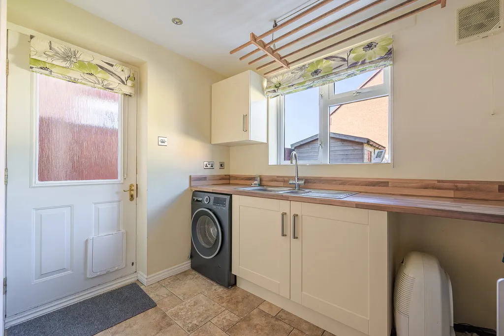 Deer Park Drive, Newport, photo 5
