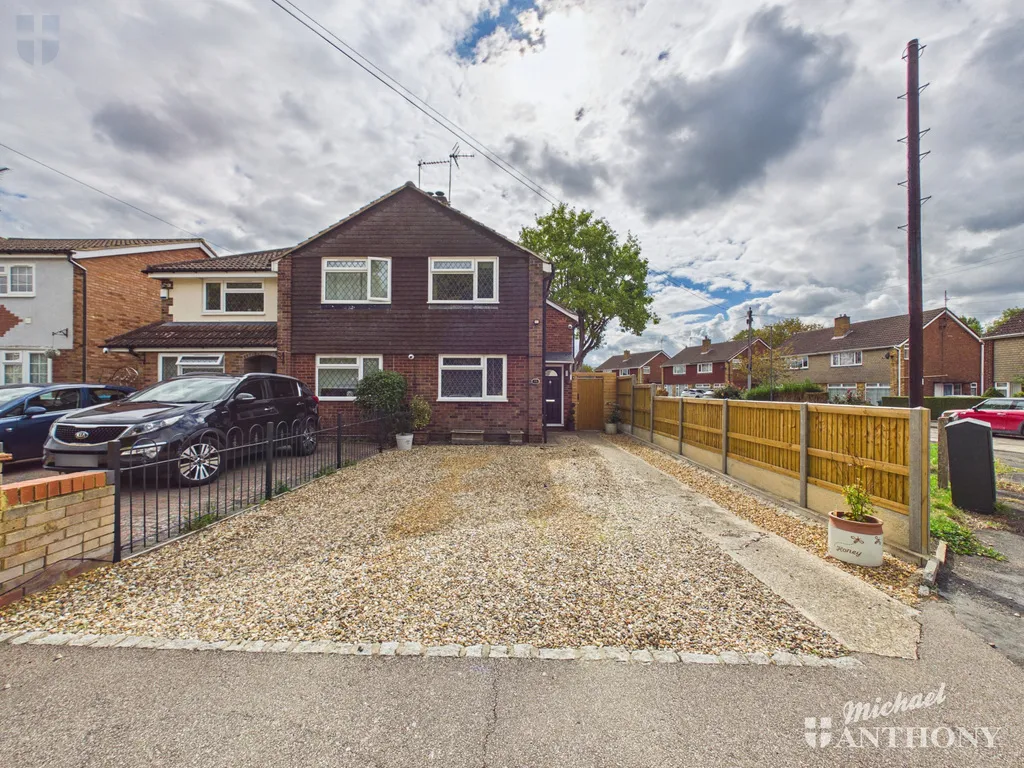 2 bed house for sale, Grass Hays, Aylesbury, HP21