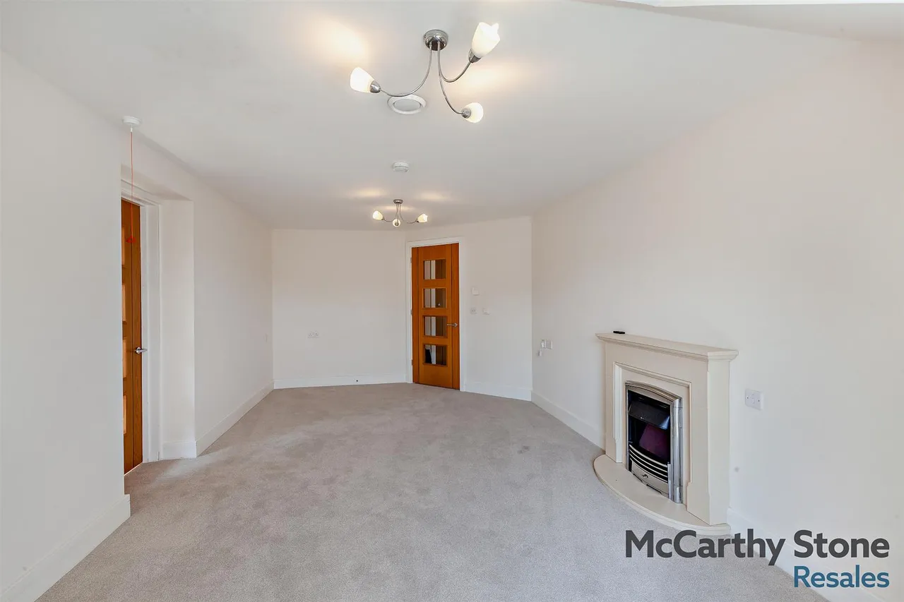 High Street, Ongar, CM5, photo 3
