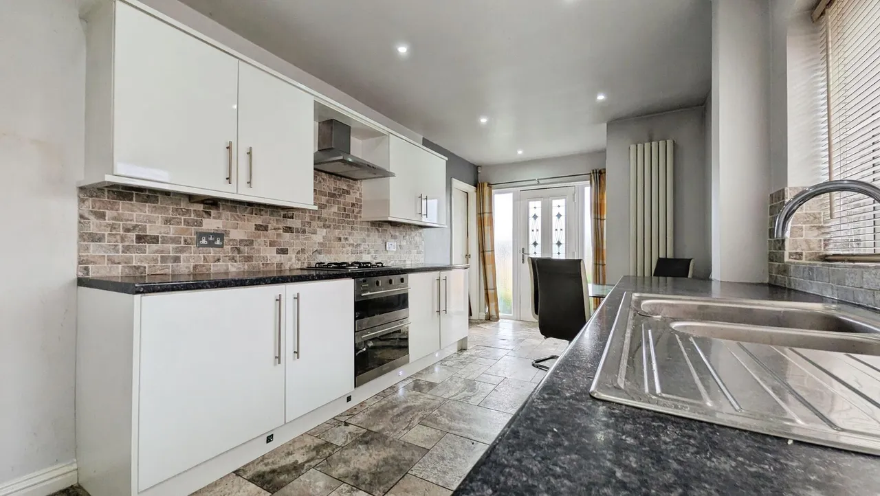 Carr House Road, Springhead, OL4, photo 5