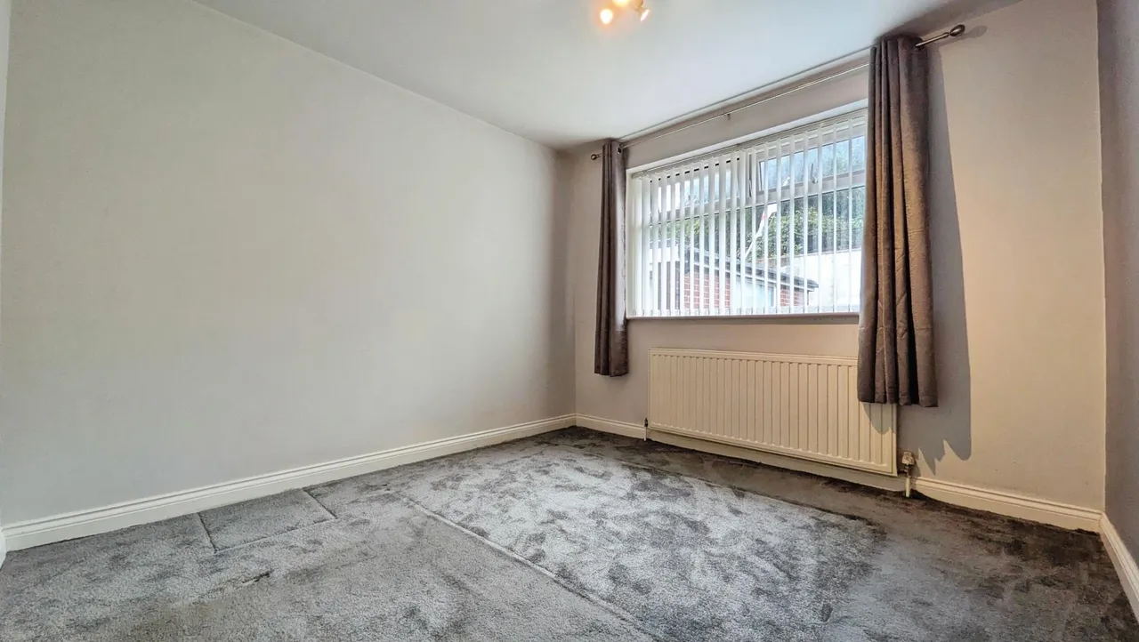 Carr House Road, Springhead, OL4, photo 10