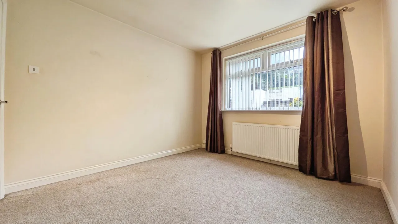 Carr House Road, Springhead, OL4, photo 12