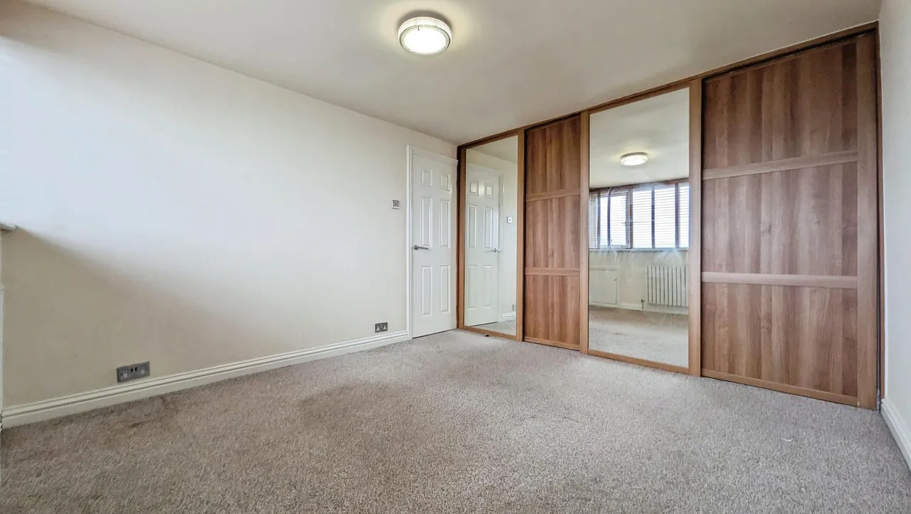 Carr House Road, Springhead, OL4, photo 17