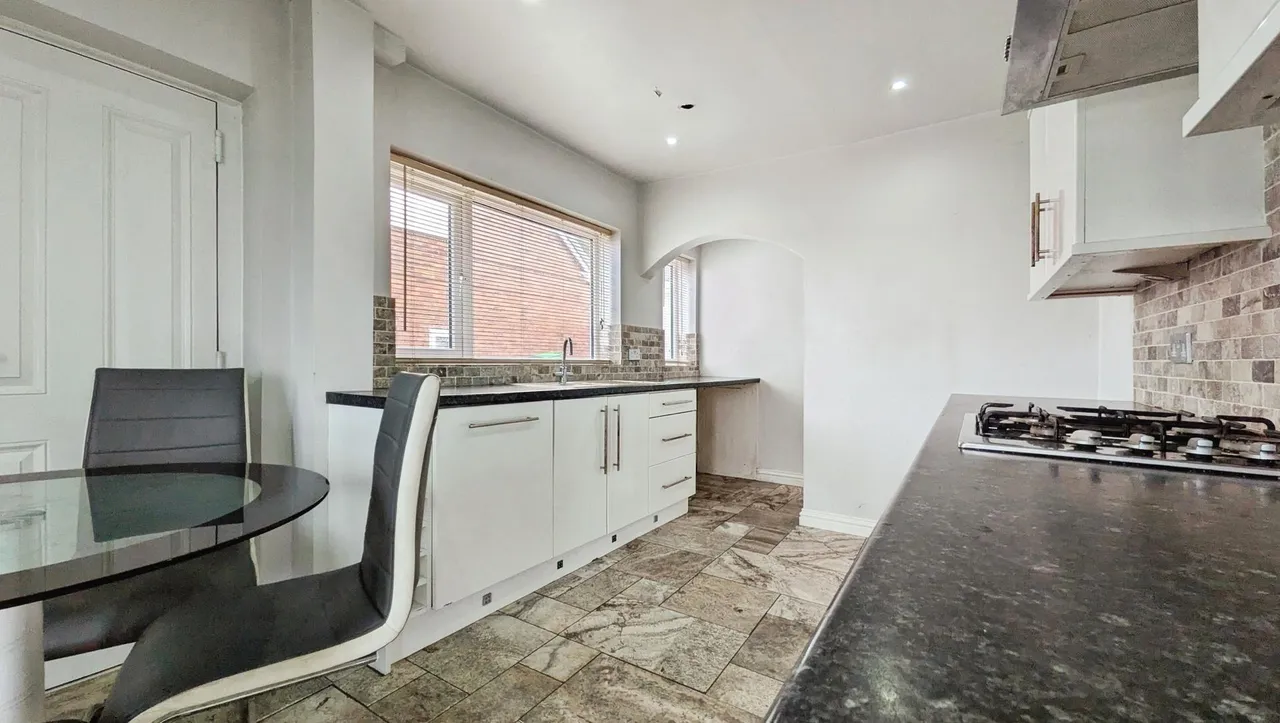 Carr House Road, Springhead, OL4, photo 6