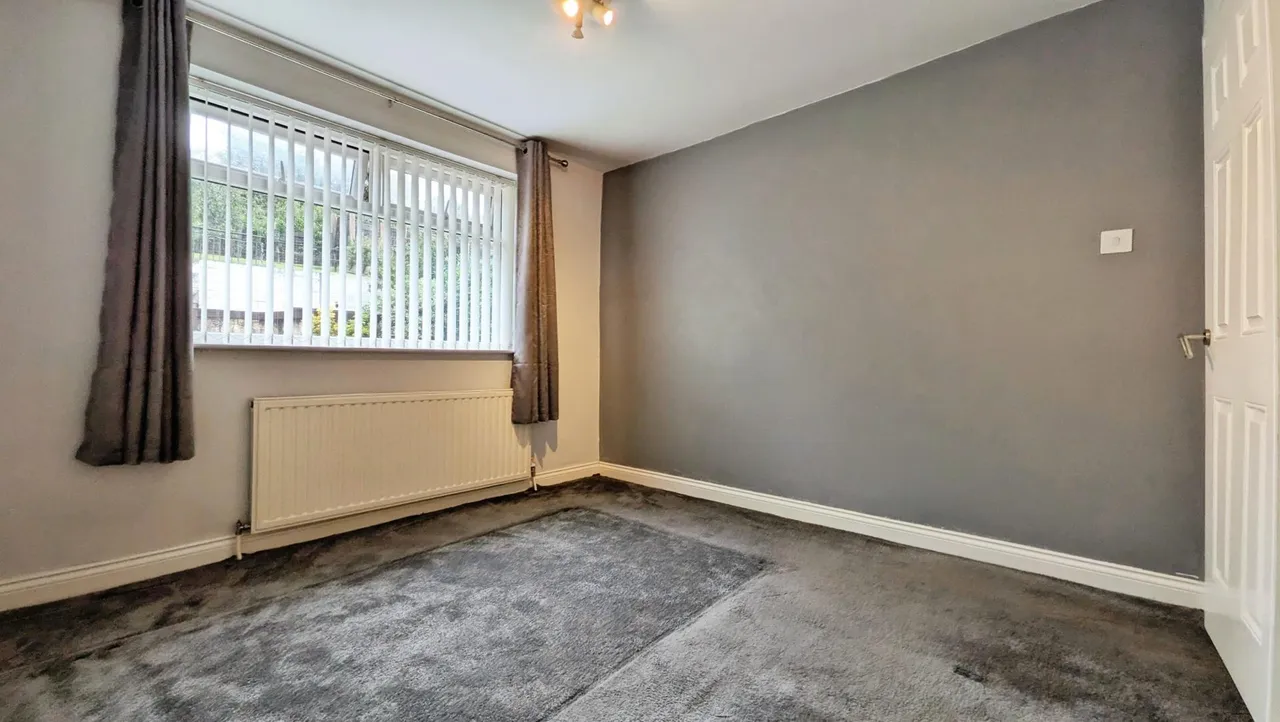 Carr House Road, Springhead, OL4, photo 11