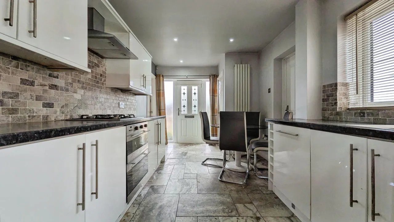 Carr House Road, Springhead, OL4, photo 4