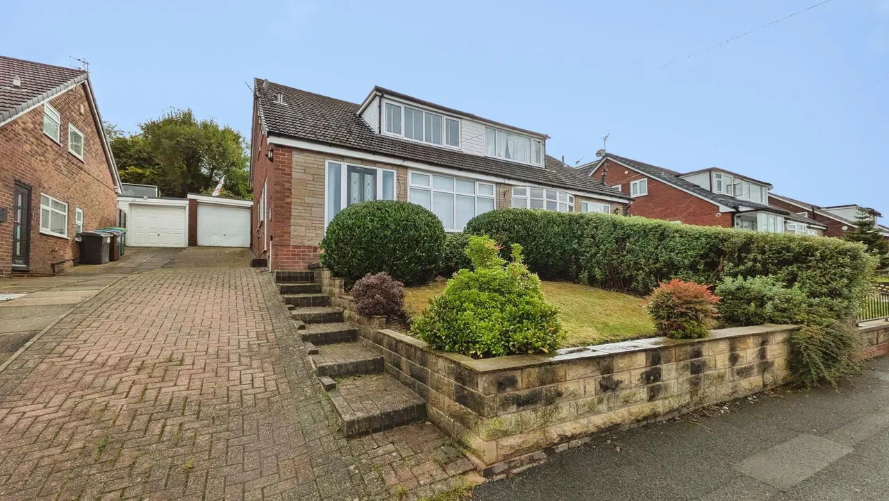 Carr House Road, Springhead, OL4, photo 2
