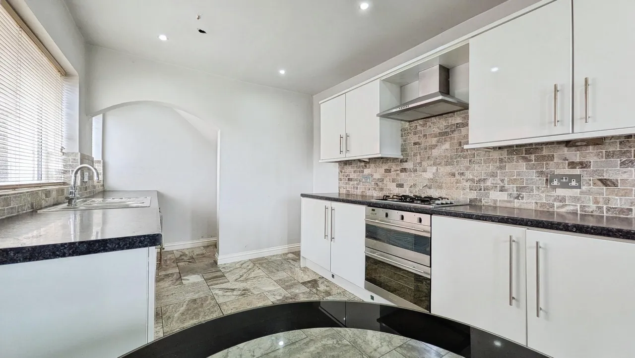 Carr House Road, Springhead, OL4, photo 7